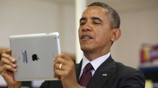 obama looking at ipad